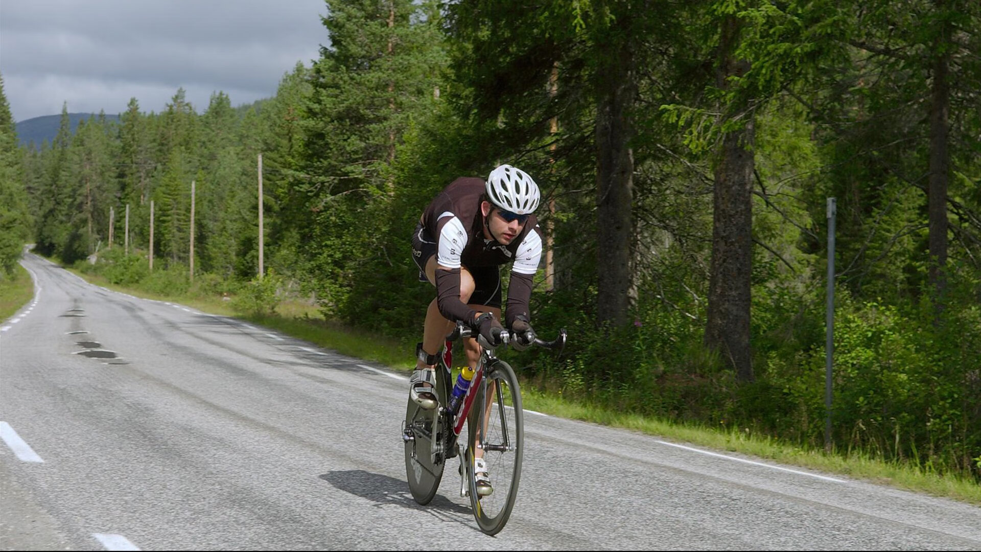 浓眉连珠炮轰碎雄鹿防线,快船铁血斩落东部豪强