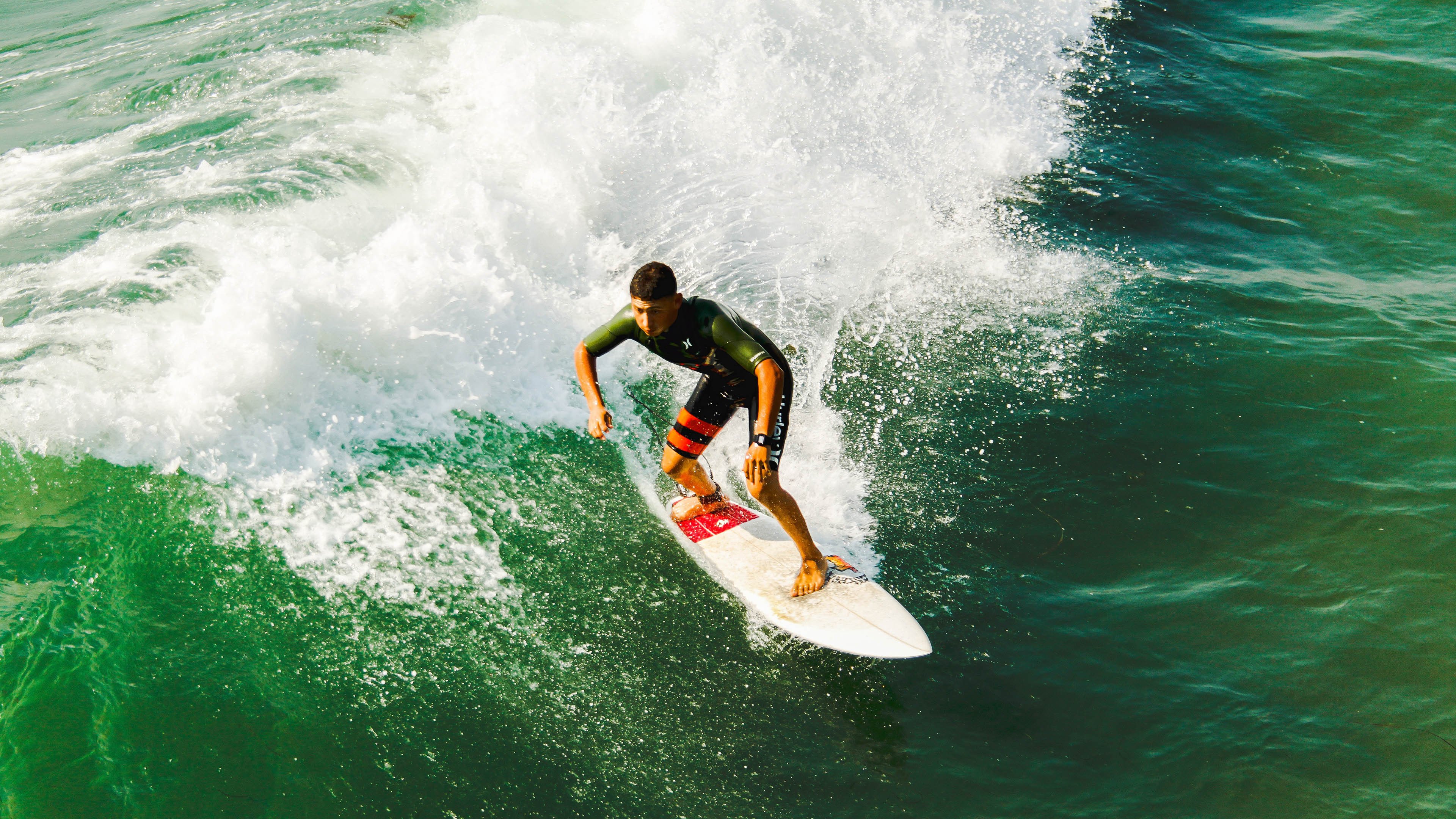 阿尔瓦雷斯关键制胜，荷兰火力压制马赛，一场战术与意志的胜利